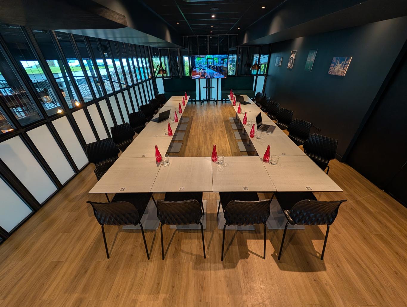Salle privée en U
